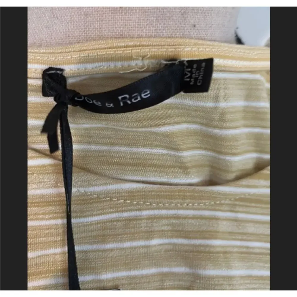 NWT Women's Doe And Roe Sleeveless Stretchy Blouse Size Medium - Picture 3 of 3